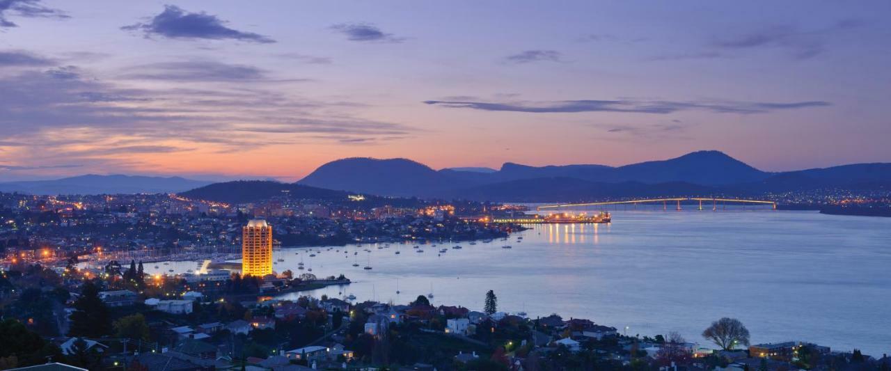 Hotel Wrest Point Hobart Exterior foto
